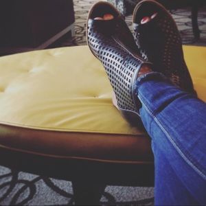 Meet your Posher, Elizabeth